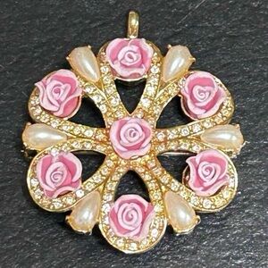 Vtg Nina Ricci Flower
Pendant Brooch
Women's Gold-tone
Pink Roses Pearls
Signedn